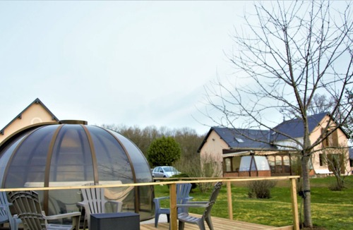 Savigny-Poil-Fol House | private spa pool