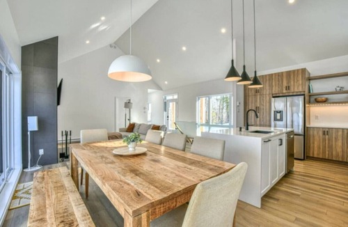 Pine Hill Ski Chalet | Private Spa,Pool,Sauna | Hiking | Le Montagnard