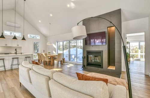 Pine Hill Ski Chalet | Private Spa,Pool,Sauna | Hiking | Le Montagnard