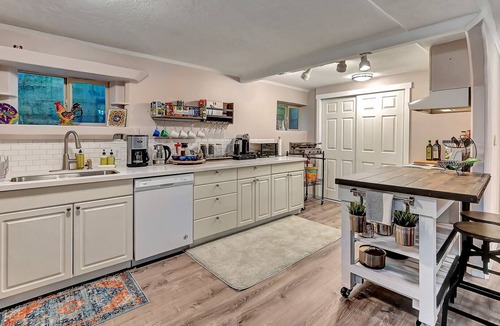 East Renton Highlands Apartment | Private Spa Retreat!