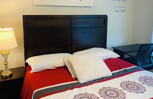 Rossville House | Private Space Cozy Town House