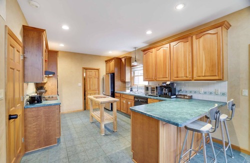 Canadensis House | Private & Spacious Pocono Retreat | King Bed | PS5