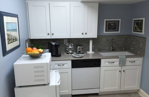 Bloomfield Bed & Breakfast | Private, spacious Guest Suite (BR, LR, Bath, Kitchenette)