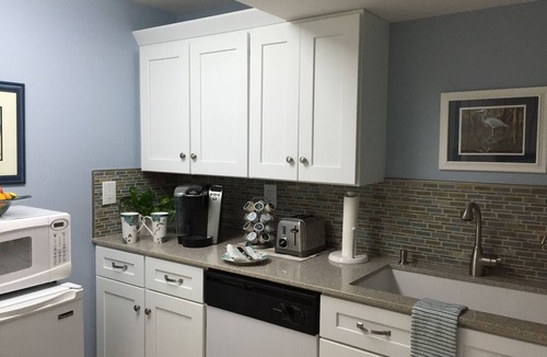 Bloomfield Bed & Breakfast | Private, spacious Guest Suite (BR, LR, Bath, Kitchenette)