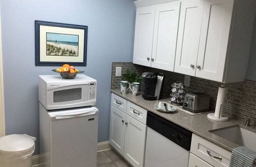 Bloomfield Bed & Breakfast | Private, spacious Guest Suite (BR, LR, Bath, Kitchenette)