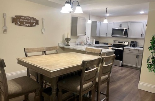 Mishawaka House | Private & Spacious Home 5 miles from Notre Dame