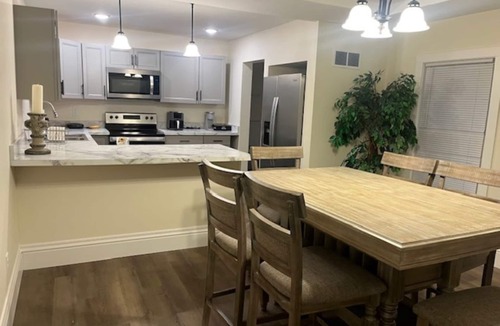 Mishawaka House | Private & Spacious Home 5 miles from Notre Dame