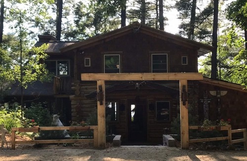 Mayfield Cabin | Private spacious lakefront lodge on 180 acres.