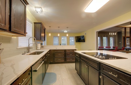 Ellendale House | Private & Spacious Lakefront Home in Memphis!
