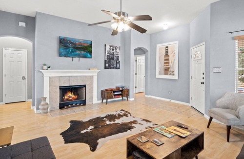 Austin House | Private, Spacious, & Perfect for Groups/Families! Convenient Location & Parking