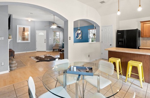 Austin House | Private, Spacious, & Perfect for Groups/Families! Convenient Location & Parking