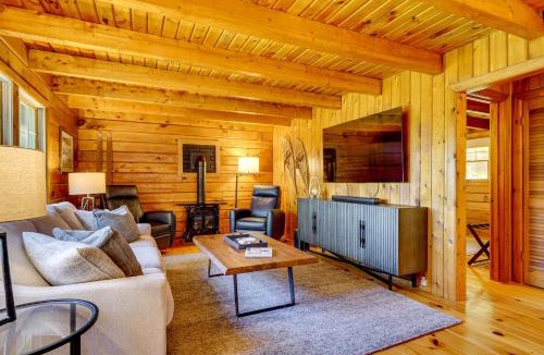 Shrewsbury House | Private Spring-Fed Pond Idyllic Shrewsbury Cabin!