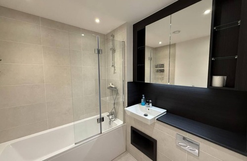 East Acton Apartment | Private Stay in London Acton