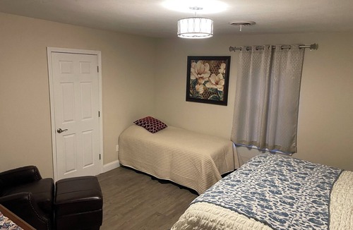 St. James House | Private stay, sleeps 6, w/large yard, back deck, near Hwy 44, Rolla, St. James,