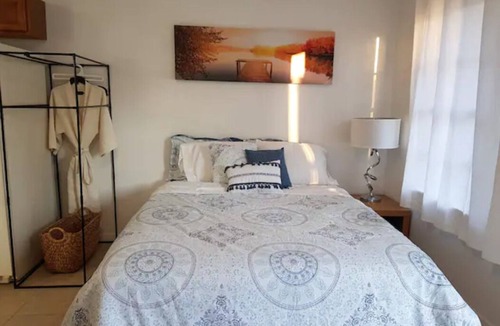 Brookhollow Apartment | Private studio apartment with full kitchen & bath