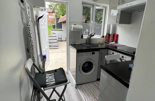 Grove Park Bed & Breakfast | Private studio Apartment/Flat in London