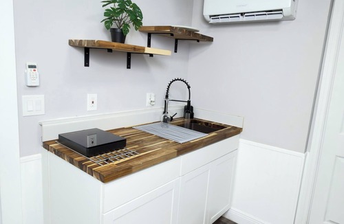 Bearss Plaza Apartment | Private Studio Central Tampa Near Downtown & Zoo Kitchen Free Parking