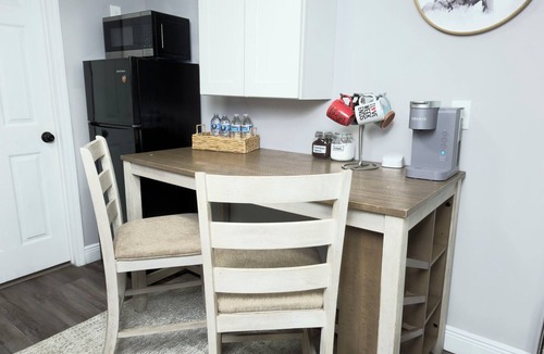 Bearss Plaza Apartment | Private Studio Central Tampa Near Downtown & Zoo Kitchen Free Parking