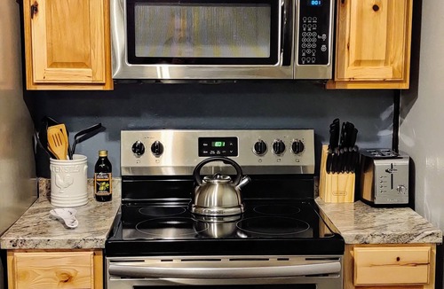 Auburn Apartment | Private Studio, Great Back Yard, Fire Pit, in a Rural Farming Community