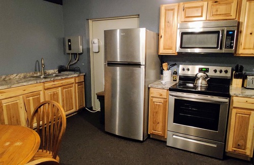 Auburn Apartment | Private Studio, Great Back Yard, Fire Pit, in a Rural Farming Community