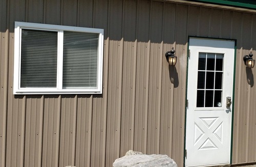 Auburn Apartment | Private Studio, Great Back Yard, Fire Pit, in a Rural Farming Community