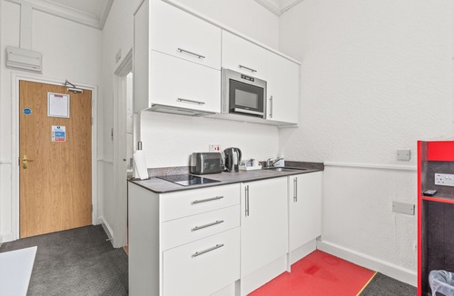 Dudley Apartment | Private Studio in Dudley WIFI Parking Kitchen & Bathroom Sleeps 1