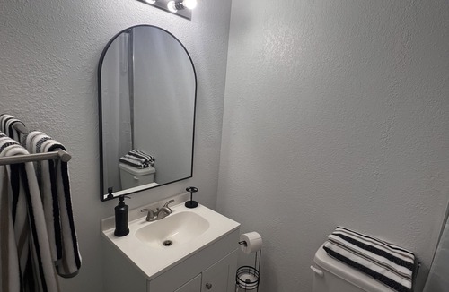 Bearss Plaza Apartment | Private Studio in Lutz—5 mins from USF!