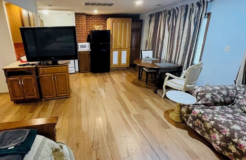 South Kansas City Apartment | Private studio in Waldo of Kansas City