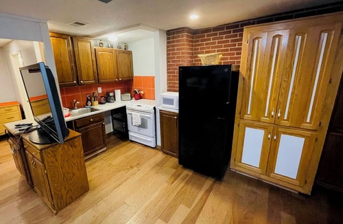 South Kansas City Apartment | Private studio in Waldo of Kansas City