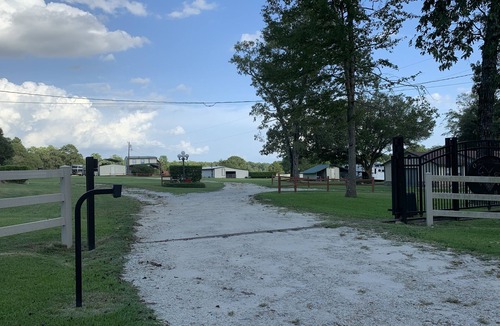 Lufkin Apartment | Private studio located on beautiful horse property