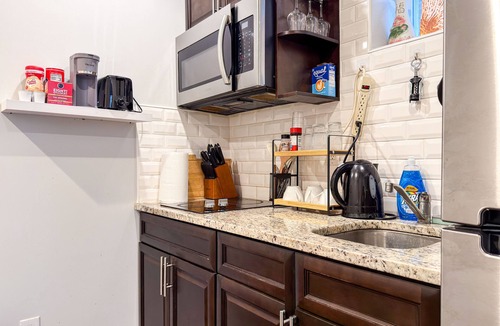 Spruce Hill Apartment | Private Studio Near Upenn & Drexel