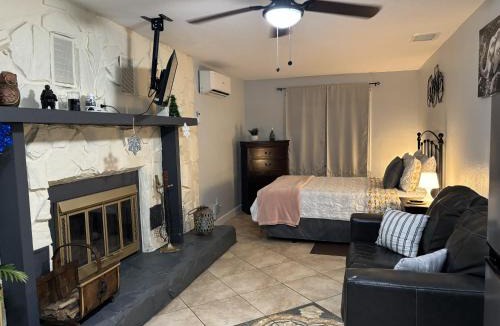 University House | PRIVATE STUDIO near Busch Gardens & USF