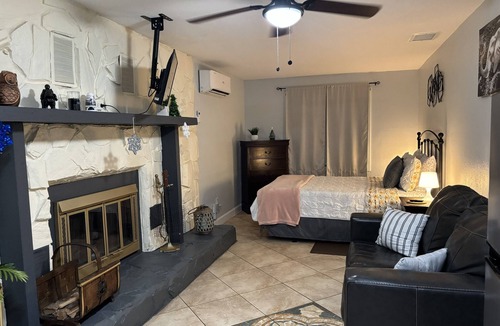 University Bed & Breakfast | PRIVATE STUDIO NEAR BUSCH GARDENS