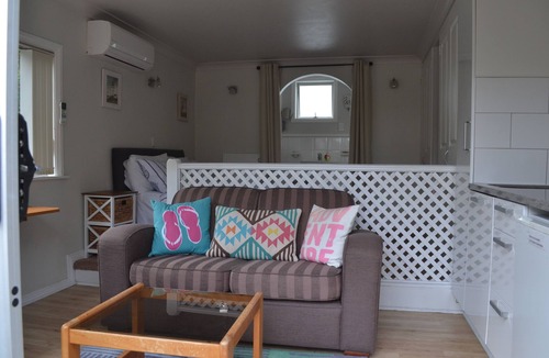 Torbay Apartment | PRIVATE STUDIO