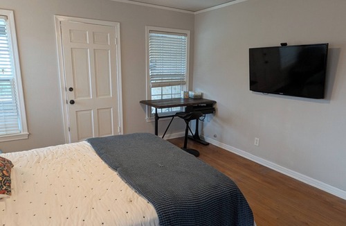 Oak Cliff Apartment | Private Studio · Oak Cliff/Bishop Arts