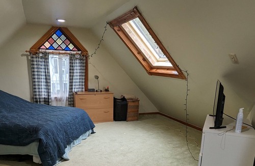 Hyde Square Apartment | Private Studio on top floor!