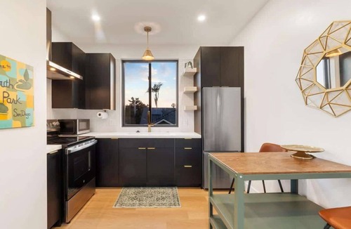 South Park Apartment | Private Studio - Stylish, Cozy & Central
