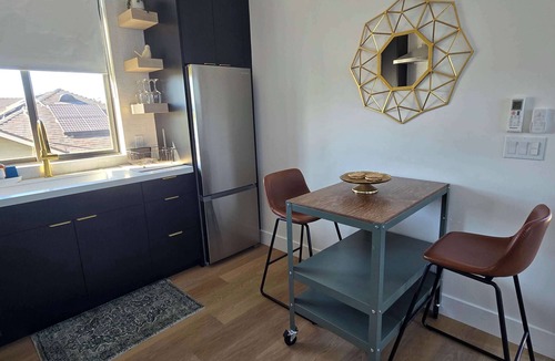 South Park Apartment | Private Studio - Stylish, Cozy & Central