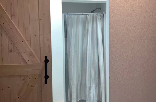 West Richland Apartment | Private Studio Suite with Seperate Entrance