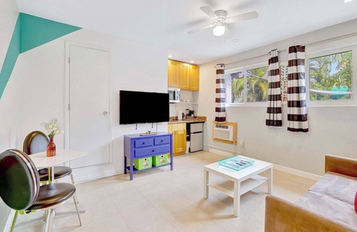 Hendricks and Venice Isles Apartment | Private Studio Near Beach and Las Olas