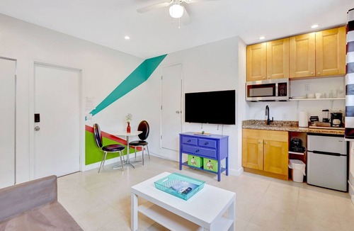 Hendricks and Venice Isles Apartment | Private Studio Near Beach and Las Olas