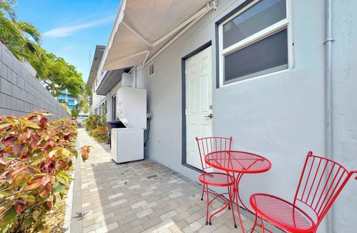 Hendricks and Venice Isles Apartment | Private Studio Near Beach and Las Olas