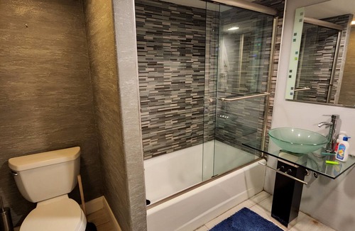 Adams Hill Apartment | Private Studio w/Full Bath, Glendale GEM
