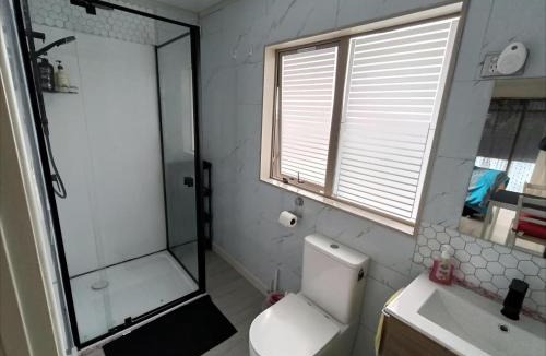 Auckland House | Private Studio with self check-in, Ensuite, WIFI & Kitchenette