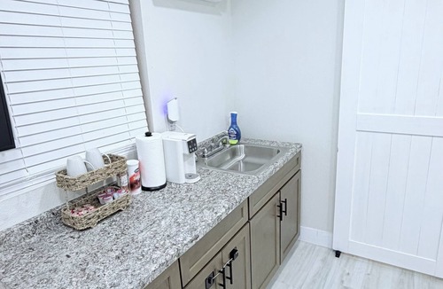 Greater Palm River Point CDC Apartment | Private studio with separate entrance