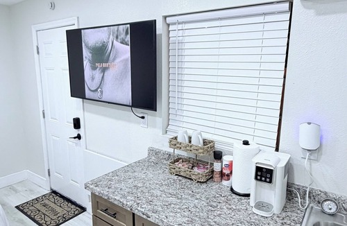 Greater Palm River Point CDC Apartment | Private studio with separate entrance
