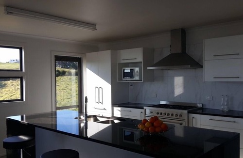 Whangapoua House | Private stunning elevated ocean veiws