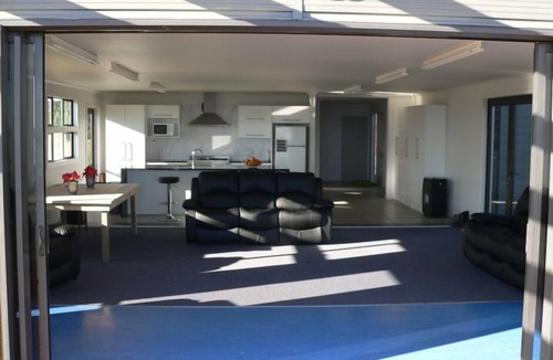 Whangapoua House | Private stunning elevated ocean veiws