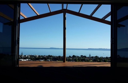 Whangapoua House | Private stunning elevated ocean veiws