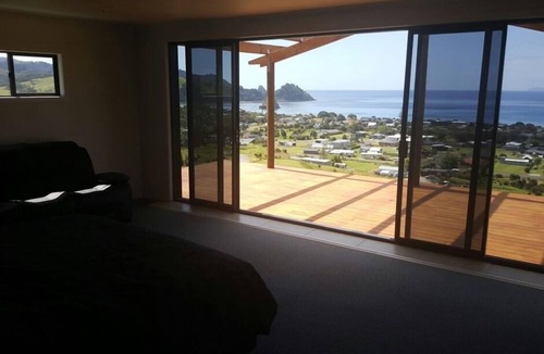 Whangapoua House | Private stunning elevated ocean veiws